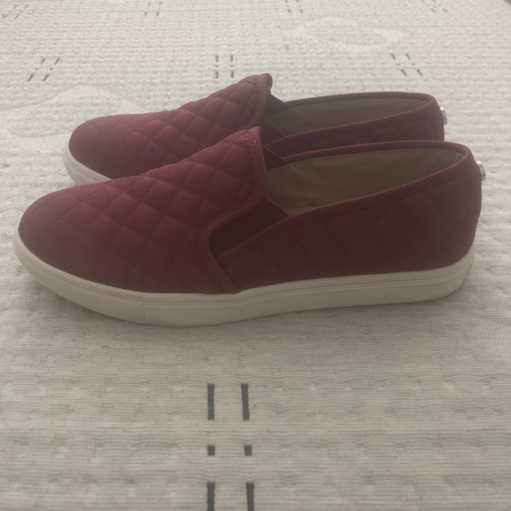 Steve Madden Ecentrcq Slip On Sneakers Maroon Quilted Puffer Shoes Women's 9